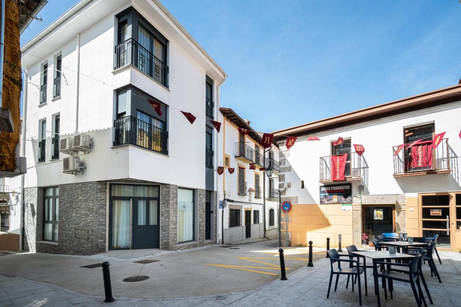 Apartamentos La Plazuela Banos De Montemayor Dış mekan fotoğraf